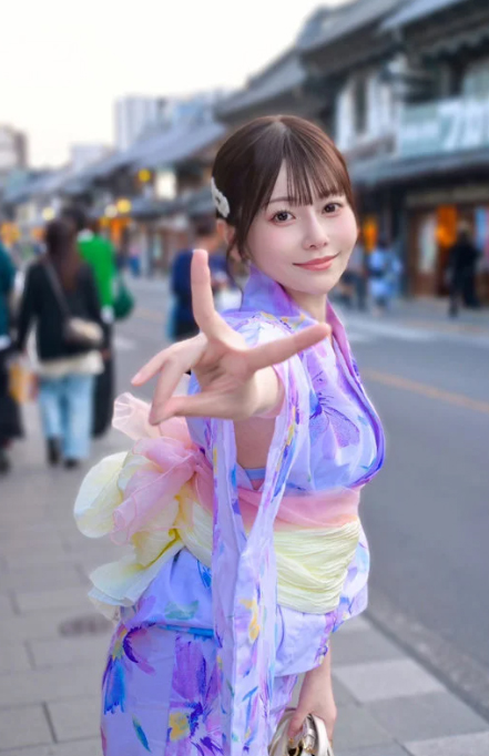 nightnego's tweet photo. 彼女の動画が見たくって…。

香坂たえ さん？
無料でもっと！[PR]👇
https://t.co/ODU5OF9XVH https://t.co/b93btgizc0