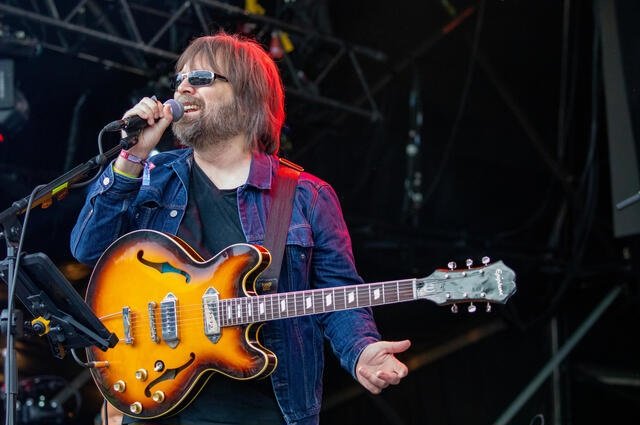 PaulDraper's tweet photo. On this day in 2018, Paul Draper and his band played at Festival No.6 in Portmeirion to mark the 20th anniversary of SIX. The set brought together his solo work and classic Mansun tracks, with a dedicated focus on the iconic album.
DMx https://t.co/E0V6CQqZAZ