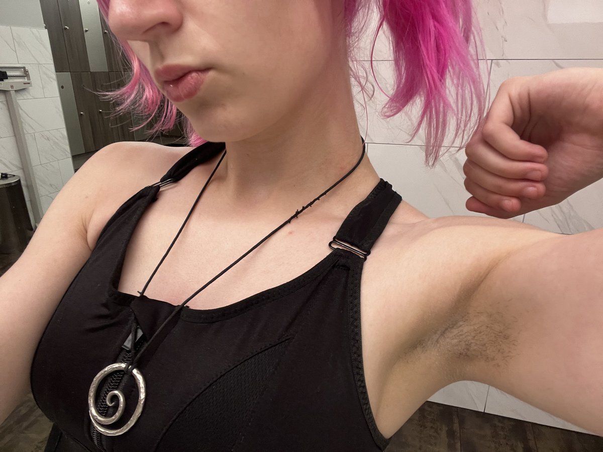 bankofambrosia's tweet photo. sweaty armpits post gym sess~ would you lick them if you could? :) https://t.co/veAPIUfqIV