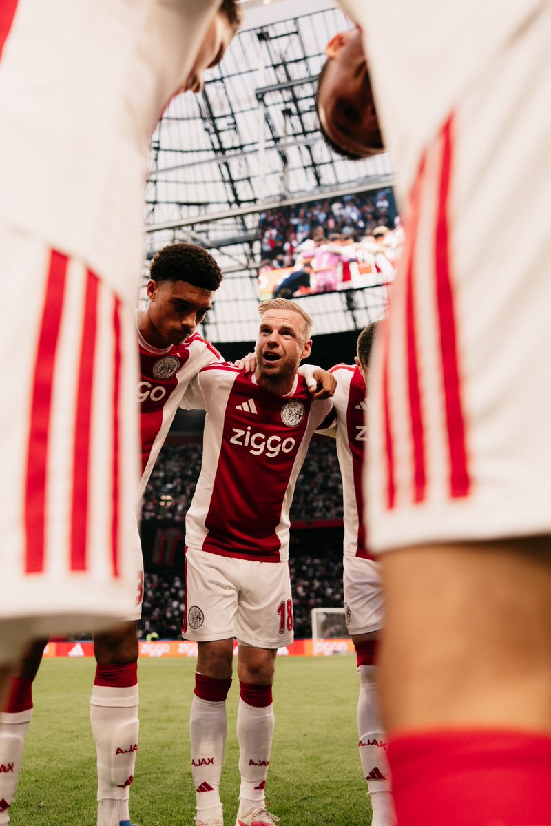 AFCAjax's tweet photo. On the search for another equalizer. https://t.co/qspzY1ZGU7
