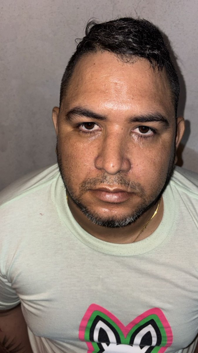 CataGarciaTA's tweet photo. Agentes de la UNASE de la @PoliciaEcuador capturaron a la banda de los "muertos de hambre": extorsionadores que aterrorizaban a pequeñas panaderías en el suburbio de Gye. Sujetos que amedrentaban a negocios de barrio con ingresos mínimos de $20 diarios. https://t.co/61oU5x1OFJ