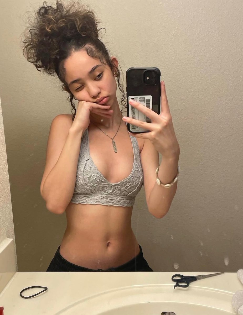luhhangie's tweet photo. small tummies matter btw https://t.co/0pdU39LMMO