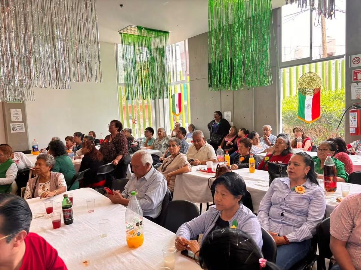 IsraelMorenoVC's tweet photo. Tuve la oportunidad de acompañar con mucho gusto el festejo por el Día de las y los Abuelos en la Casa del Adulto Mayor "Ignacio López Tarso", un espacio donde se reconoce la experiencia, la alegría y las historias de vida de quienes han construido nuestras comunidades.

Agradezco mucho la invitación a la @T_Arenales y, sobre todo, la oportunidad de compartir un momento tan especial con nuestras personas adultas mayores.

Seguiremos trabajando para impulsar espacios donde se les escuche, se les respete y se les brinde el lugar que merecen. 

#IMR #DíaDelAdultoMayor #AdultosMayores #CDMX