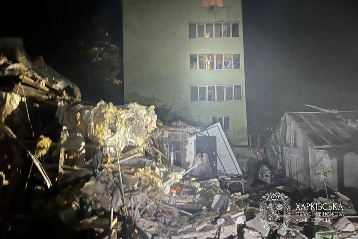 BohuslavskaKate's tweet photo. The aftermath of a Russian attack on the city of Chuhuiv in Kharkiv region.

​The attack killed nearly an entire family: a 19-year-old young woman, an 11-year-old boy, and a 45-year-old man‼️ 

Russians are terrorists child murderers! https://t.co/cFDLrNcO40