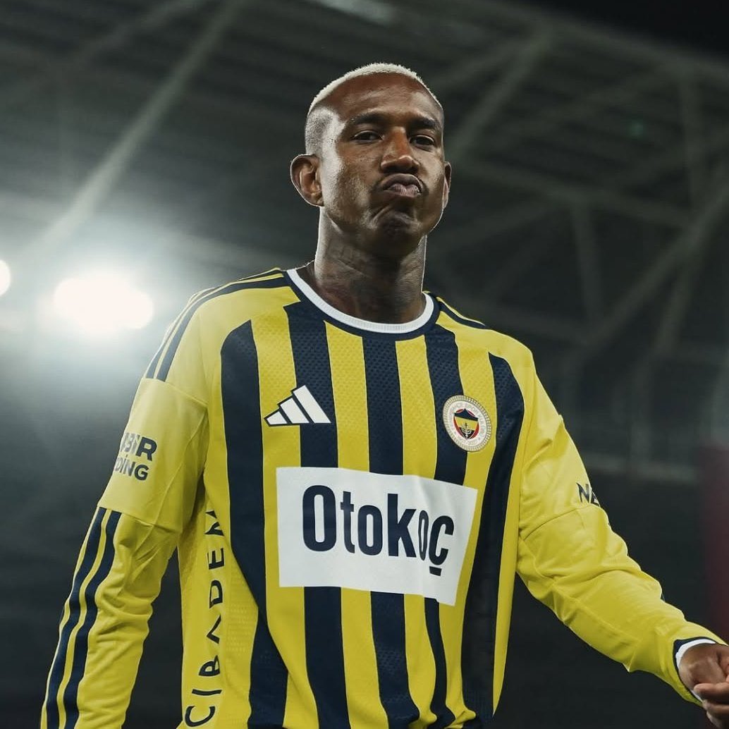 perhapsinyo's tweet photo. Bu adam neden gönderildi kardeşim ya neden. Tek suçu takımın en çok gol atanı olması mı veya en skoreri olması mı.. https://t.co/fjMk2UPMto
