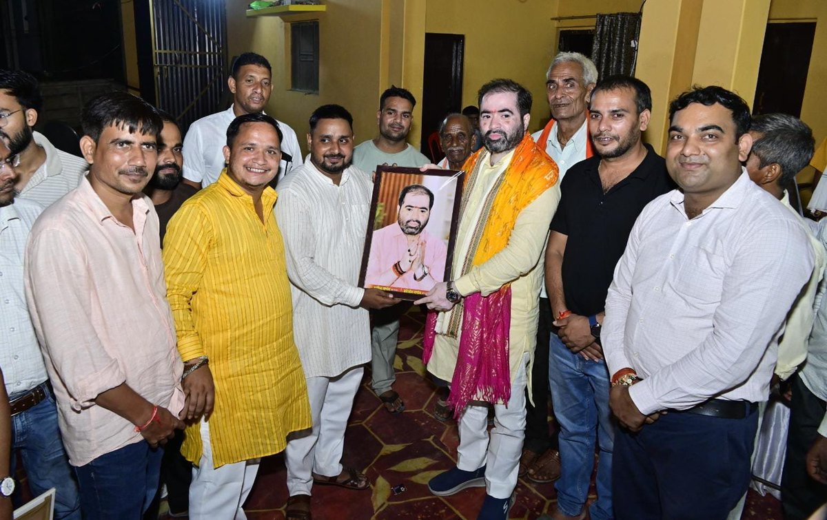 SatishSharmaBBK's tweet photo. विधानसभा दरियाबाद में श्री कृष्ण जन्मोत्सव के पावन अवसर पर क्षेत्र में आयोजित कार्यक्रमों में सम्मिलित होकर क्षेत्रवासियों को शुभकामनाएँ प्रेषित किया।
1.ग्राम सराय नेतामऊ में श्री शिवा वर्मा जी द्वारा आयोजित श्री कृष्ण जन्माष्टमी महोत्सव में सम्मिलित हुआ।
2.ग्राम सराय सिंघई में ग्रामवासियों द्वारा आयोजित श्री कृष्ण जन्माष्टमी महोत्सव में सम्मिलित हुआ।
3.ग्राम शोभापुर में मंडल उपाध्यक्ष भाजपा श्री हरिओम पाण्डेय जी द्वारा आयोजित श्री कृष्ण जन्माष्टमी महोत्सव में सम्मिलित हुआ।