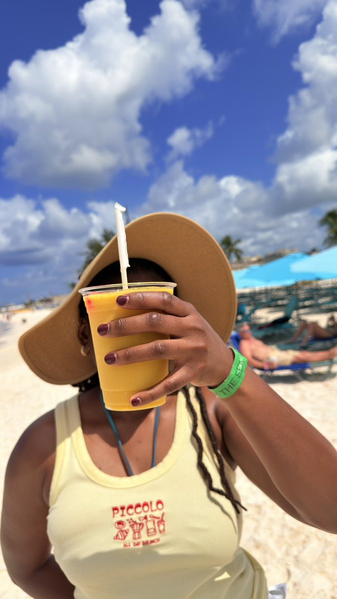 Joe_self_phu's tweet photo. Spent the day on the beach with my favourite person. https://t.co/kseHhk8qe8