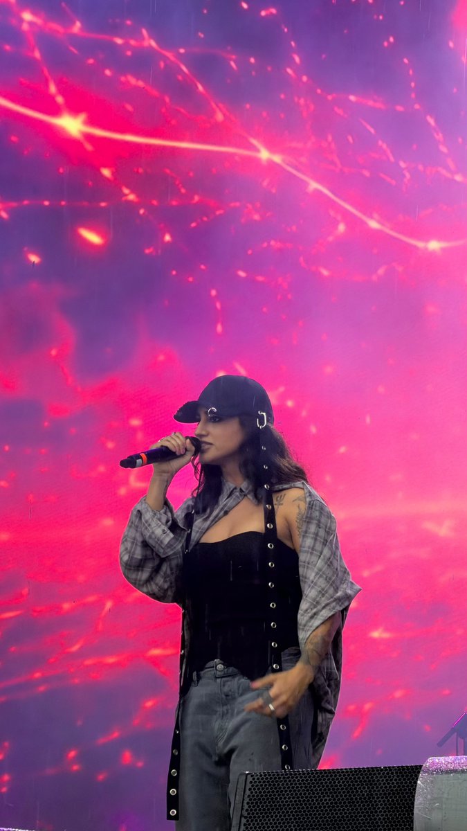 tvglobo's tweet photo. PRINCESA

MALVADAY #RockInRioNaGlobo https://t.co/fjqCDI1NwE