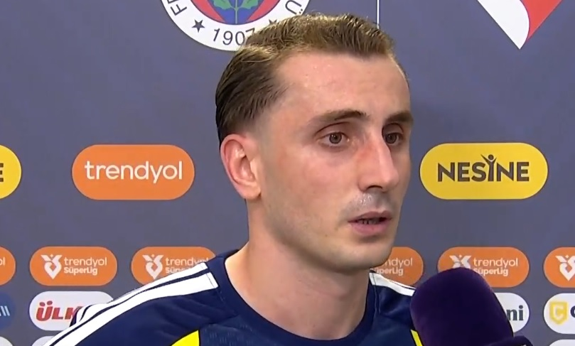 spordepormedya's tweet photo. Kerem Aktürkoğlu: "İyi oynamadık. Bunun öz eleştirisini yapıyoruz. Ancak bir konu daha var. Süper Lig'de hakemleri konuşuyoruz. Tüm Türkiye benim penaltı pozisyonumu görmüştür. Hakem görmediğini söyledi. VAR'dan gelen bilgi, topun dışarıda olduğu yönünde. Benim gördüğüm pozisyonda top içeride. Bize karşı hep bir şeyler farklı yorumlanıyor. Artık can sıkmaya başladı. Bazı şeyler mide bulandırmaya başladı. Tamam, kötü oynayabiliriz. Bu bizim kendi öz eleştirimiz. Ancak şu penaltıyı göreceksin. Belki skoru 2-2 yapacaktık ve coşkuyla 3-2 yapacaktık. Gençlerbirliği maçında 2 penaltımız verilmedi. Her seferinde böyle mi olacak? Bu lige dair umudum azalıyor. Yazık. (beIN Sports)