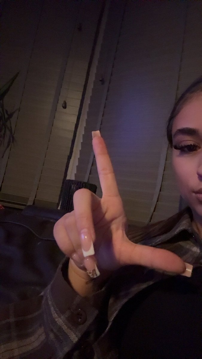 GoddessQueen_s's tweet photo. Ik ga zometeen uit. fitcheck video vandaag voor €20.
Meldt jullie snel 🧎🏼‍♂���
En betaal mijn drankjes natuurlijk eventjes. 

Findomnl findom goddess loser tribute spoiled princess bratty paypig findomme finsub https://t.co/vjTE0PWwIy