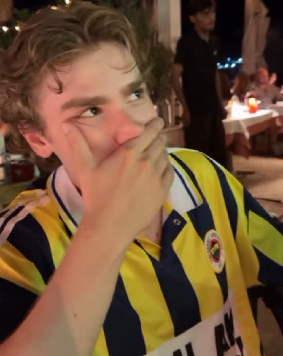 klausiswifee's tweet photo. Derbi öncesi Ata         Derbi sonrası Ata https://t.co/rZCrLkwugk