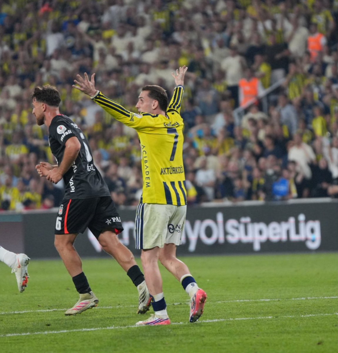 pusholder's tweet photo. Kerem Aktürkoğlu: “Süper Lig'de sadece hakemleri konuşuyoruz. Penaltı pozisyonumu tüm Türkiye görmüştür. Hakem görmediğini söyledi, ben içeride olduğunu gördüm. Hep bize karşı yapılıyor.” https://t.co/0CLw9Za51R