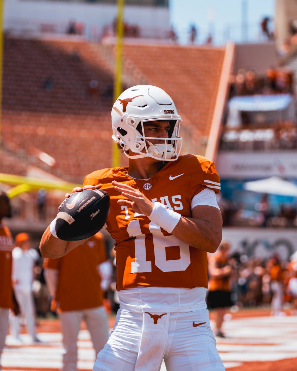 TexasFootball's tweet photo. QB1🤘 https://t.co/HPMMD41vvh