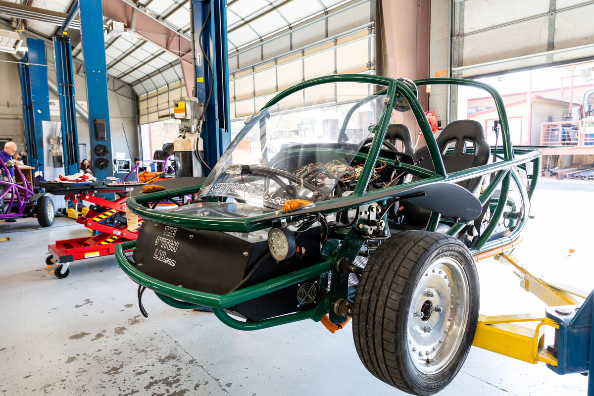 accdistrict's tweet photo. ACC received a $330,000 JET Grant from the Texas Workforce Commission (@TXWorkforce) to expand hands-on EV &amp; fleet maintenance training! The equipment added will let students practice with the exact tools used in the automotive workforce. ⚡️ https://t.co/vtCiuFuUiP https://t.co/xkP7P2Ocps