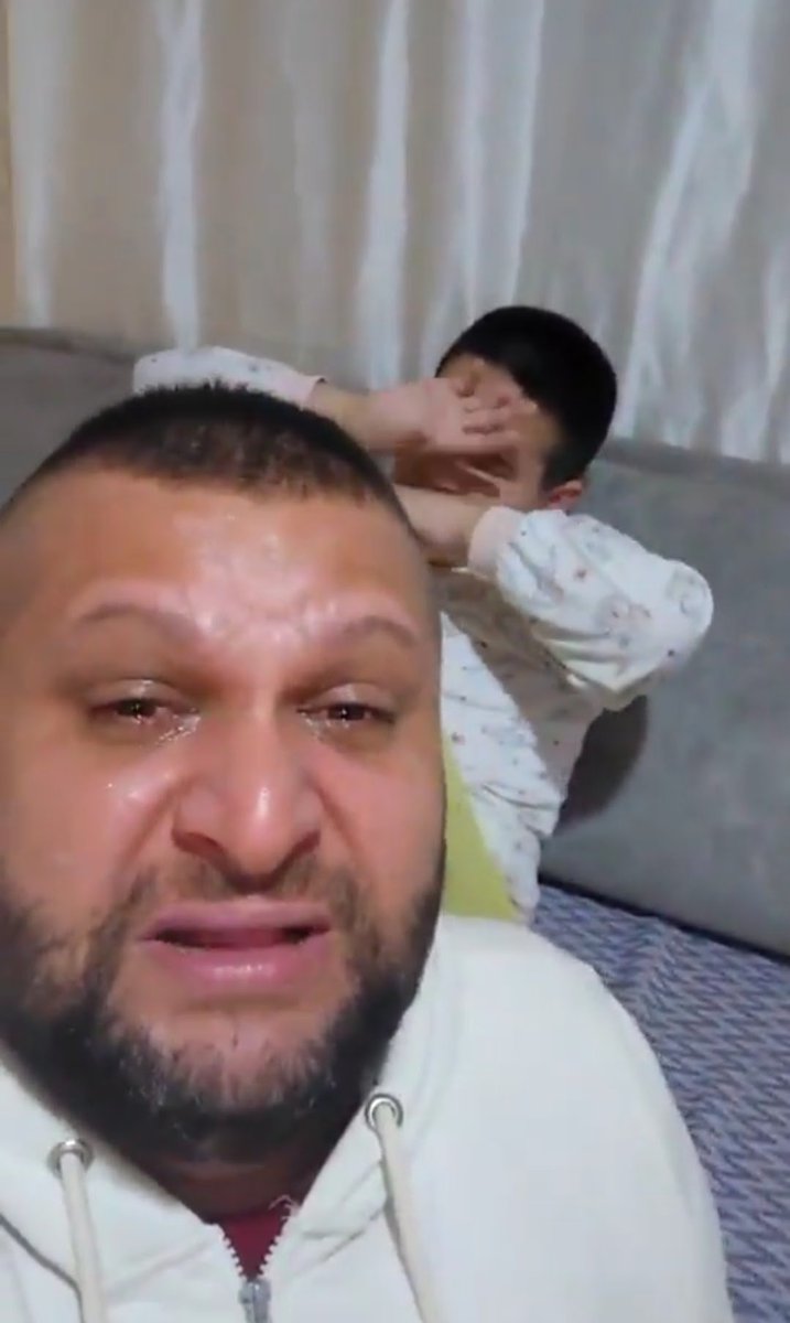 sahipsizler175's tweet photo. Allah'a rızası için elinizi ayağınızı öpeyim yalvarıyorum kızımın tedavisi için imkanım yok gözlerine mercekler takılması gerekiyor iltihaplanma ve kanama oluşuyor sağlık sorunlarım olduğu için çalışamıyorum ağır diyabet hastasıyım iğne ilaç kullanıyorum 7 aydır kiramı ödeyemedim 2 kez hayatıma son vermek istedim kızım için ayakta durmaya çalışıyorum kimseye sesimi duyuramıyorum 50 abi kardeşime  ihtiyacımız var (BİNTL) yardım ederse evladım kurtulacak elinizi ayağınızı öpeyim yalvarıyorum sadakanıza yardımınıza ihtiyacım var
TR64 0011 1000 0000 0119 2315 62
EMRAH ÖNAL