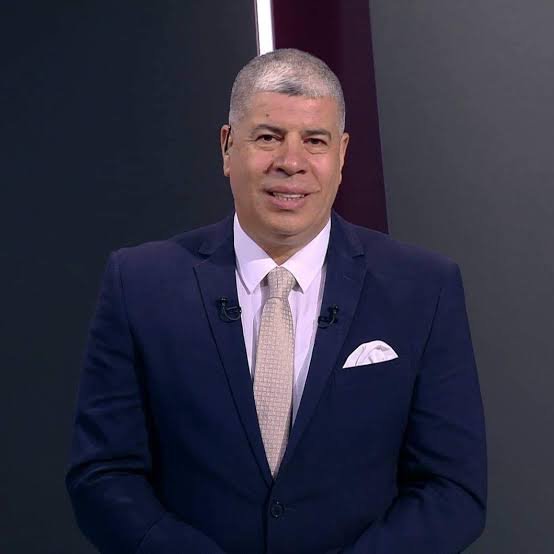 ZamalekZTV's tweet photo. أحمد شوبير يحاول التدخل لإقالة أيمن الرمادي ما تسبب له فى أزمة قلبية حادة

علم موقع "زمالك تى فى" من مصادر مقربة من إدارة البنك الاهلي أن الإعلامي أحمد شوبير حاول التدخل والضغط لإقالة الكابتن أيمن الرمادي من تدريب الفريق وهو ما تسبب له فى أزمة قلبية حادة نقل على إثرها إلى المستشفى.

فيما أكد المصدر أن إدارة النادي قد رفضت طلب شوبير مؤكدة تمسكها بأيمن الرمادي فى قيادة البنك الأهلي وطابته بالكف عن تناول أخبار الفريق فى برنامجه الخاص على قناة النهار.

ويواصل أحمد شوبير مهنته فى محاربة زملائه فى المجال الكروي حيث تسبب سابقا فى وفاة المرحوم أحمد رفعت رفقة أحمد دياب رئيس رابطة الأندية إبان توليه منصب رئاسة نادي مودرن سبورت.