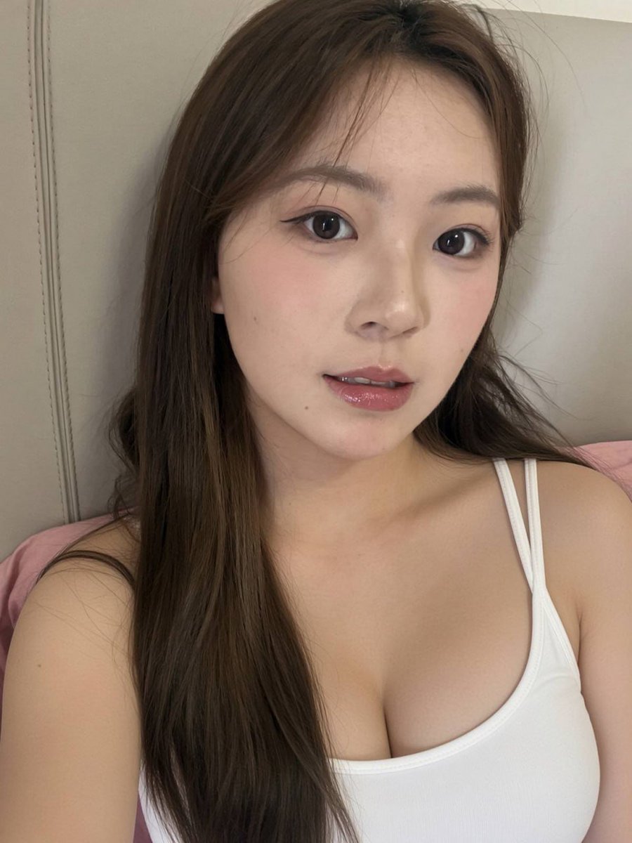 FallacyV22427's tweet photo. 被教导主任教育了，说我穿的有点太随便了…

真的无语，我这不是很正常的穿搭吗？#广州 https://t.co/Nbak8XwsuP