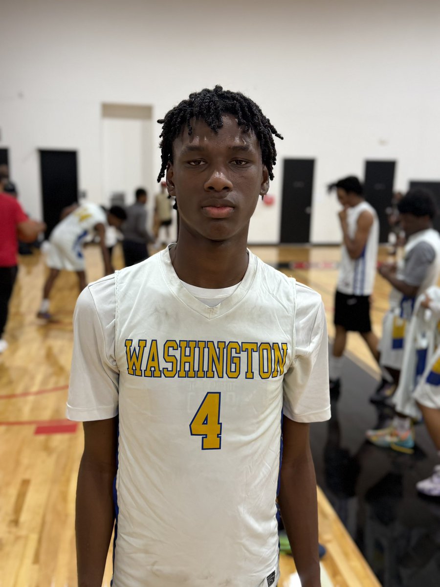 bigsloan32's tweet photo. 6’5 ‘28 Larry Butler (Booker T. Washingon) very intriguing prospect. Has positional size, can shoot it, great feel, and toughness. Had a game high 15 points in a win vs EOP Royals. @ExposureOtr #HoustonFallShootout https://t.co/PdbO9A6mqO
