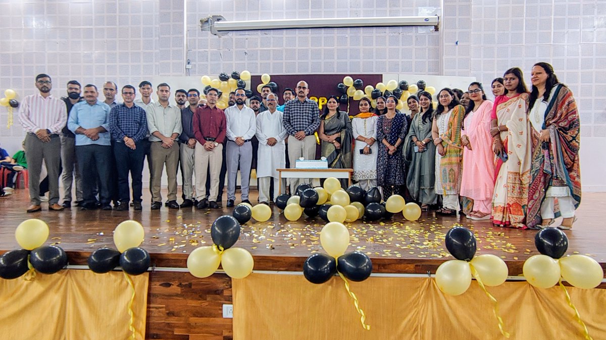 emrskalsi2's tweet photo. EMRS Kalsi में शिक्षक दिवस गरिमापूर्ण वातावरण में आयोजित किया गया। विद्यार्थियों ने विविध प्रस्तुतियों के माध्यम से शिक्षकगणों के प्रति सम्मान एवं कृतज्ञता व्यक्त की।
विद्यालय परिवार समस्त शिक्षकगणों के समर्पण, मार्गदर्शन एवं अमूल्य योगदान को सादर नमन करता है। https://t.co/6cuAGGp6ss