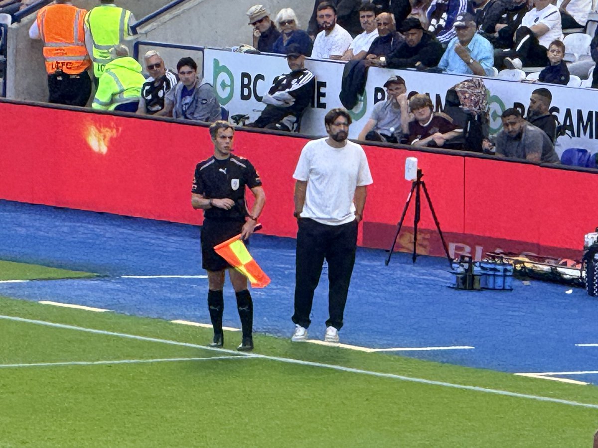 LeicesterFanTV's tweet photo. A woeful managerial performance by Russell Martin as Leicester lost 0-4 to Oxford United in league 1… does he have a clue? Did you hear us awful post match interview with @OwynnPA on @BBCLeicester ? Go listen to it… https://t.co/qXs0Sl7z0B