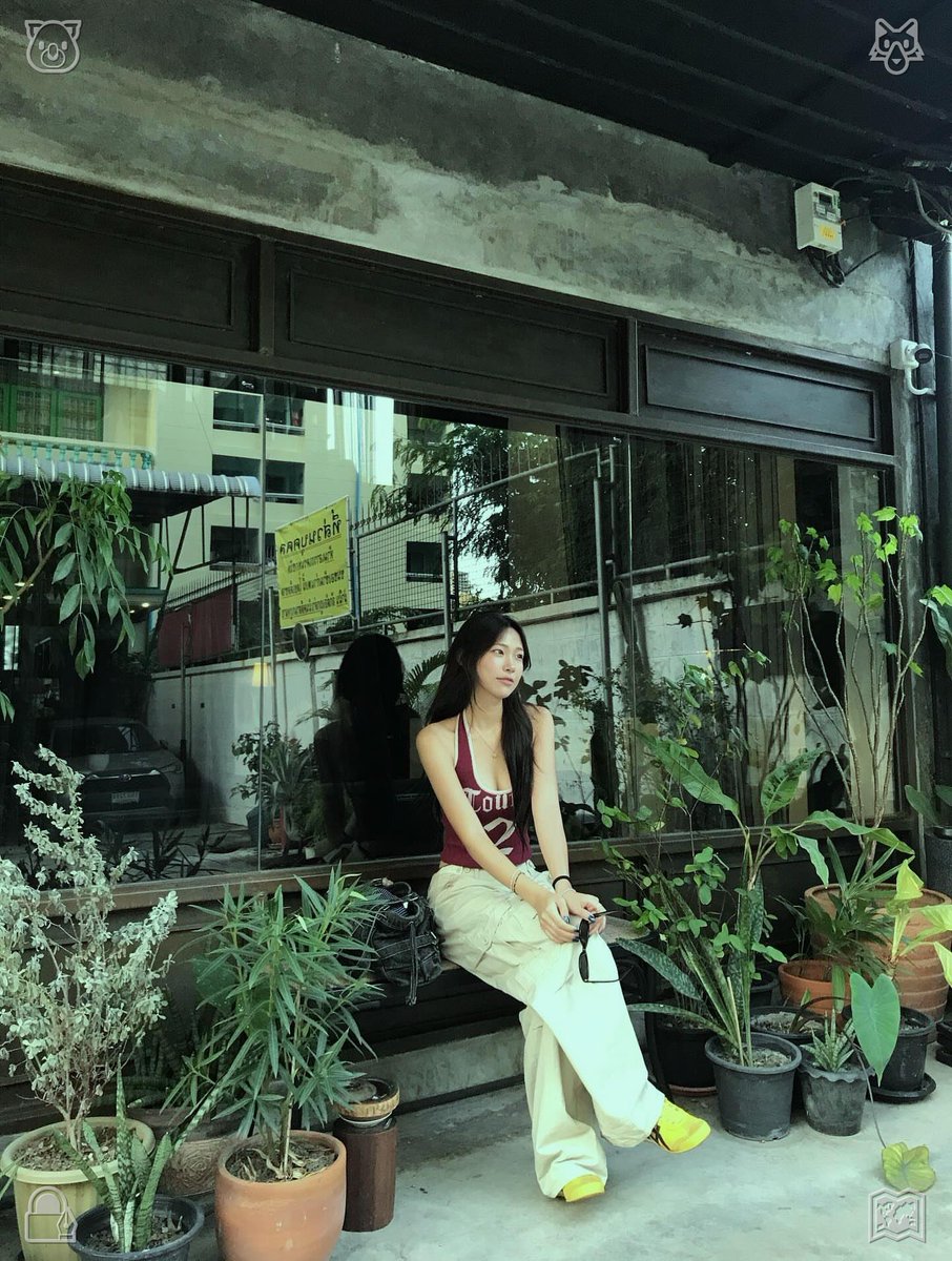 Edy81251104's tweet photo. 🦋Each morning, choose hope over fear. Wandering amidst the blossoms brings tranquility to a chaotic world. However loud the surroundings grow, the vibrant expanse of flowers shields an untouched sanctuary for the heart. https://t.co/XdAU2ahOQf
