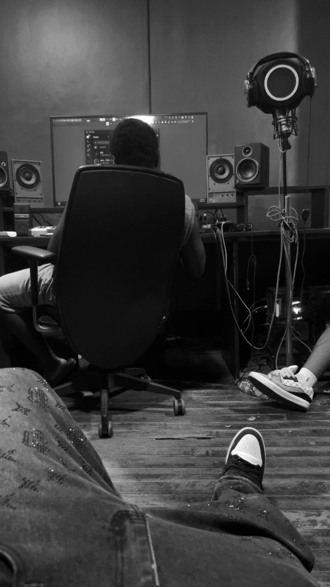 lamardtofficial's tweet photo. STUDIO SESSION https://t.co/TveGPiUl6n
