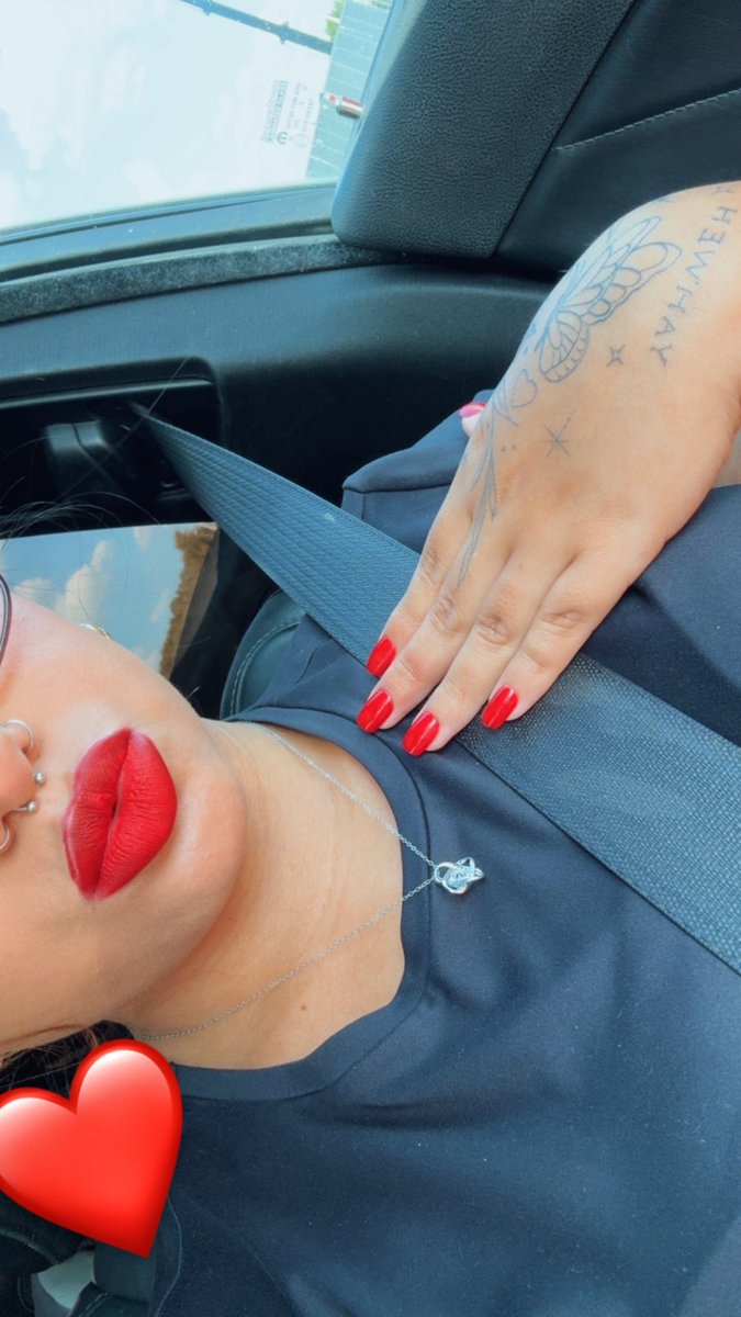 theonlyhales's tweet photo. Who likes red ? 😉❤️ https://t.co/Tn11Z3Nd9P