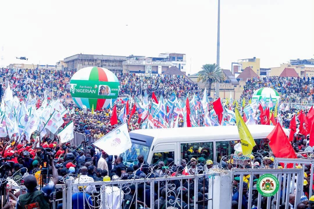 nentawe1's tweet photo. KANO IS APC! 
What an electrifying moment today at the Sani Abacha Stadium, Kano, as we welcomed a political tsunami into the All Progressives Congress (APC)!

I joined thousands of party faithful and supporters to receive former Kano State Governor and former Senator representing Kano South, Senator Kabiru Ibrahim Gaya (Mai Al-Ummah), alongside Senator Rufa’i Sani Hanga, associates of Dr. Nasiru Yusuf Gawuna, and over 100,000 defectors from various political parties into our great party.

The sheer size, enthusiasm and energy of the gathering were unmistakable: the APC is expanding, consolidating and growing stronger in Kano.

This is more than a rally. It is a powerful statement about where the political momentum is heading ahead of 2027.

The message from Kano is loud and clear:

APC is ready. Kano is ready. Nigeria is ready.

Forward ever! 🇳🇬💪🏽
APC — Renewed Hope, Stronger Together.