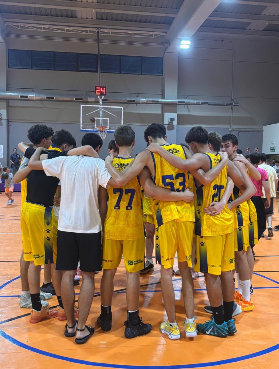 CBClaret's tweet photo. Junior masculino Autonómico: @CBClaret 74 - @CBCASTELLON 80. Después de un partido que se decide en el último cuarto, caemos en la primera jornada de liga. Toca seguir entrenando duro y pensar ya en el siguiente partido💪#orgulloAmarillo #yosoydelclaret https://t.co/upM6r7W831