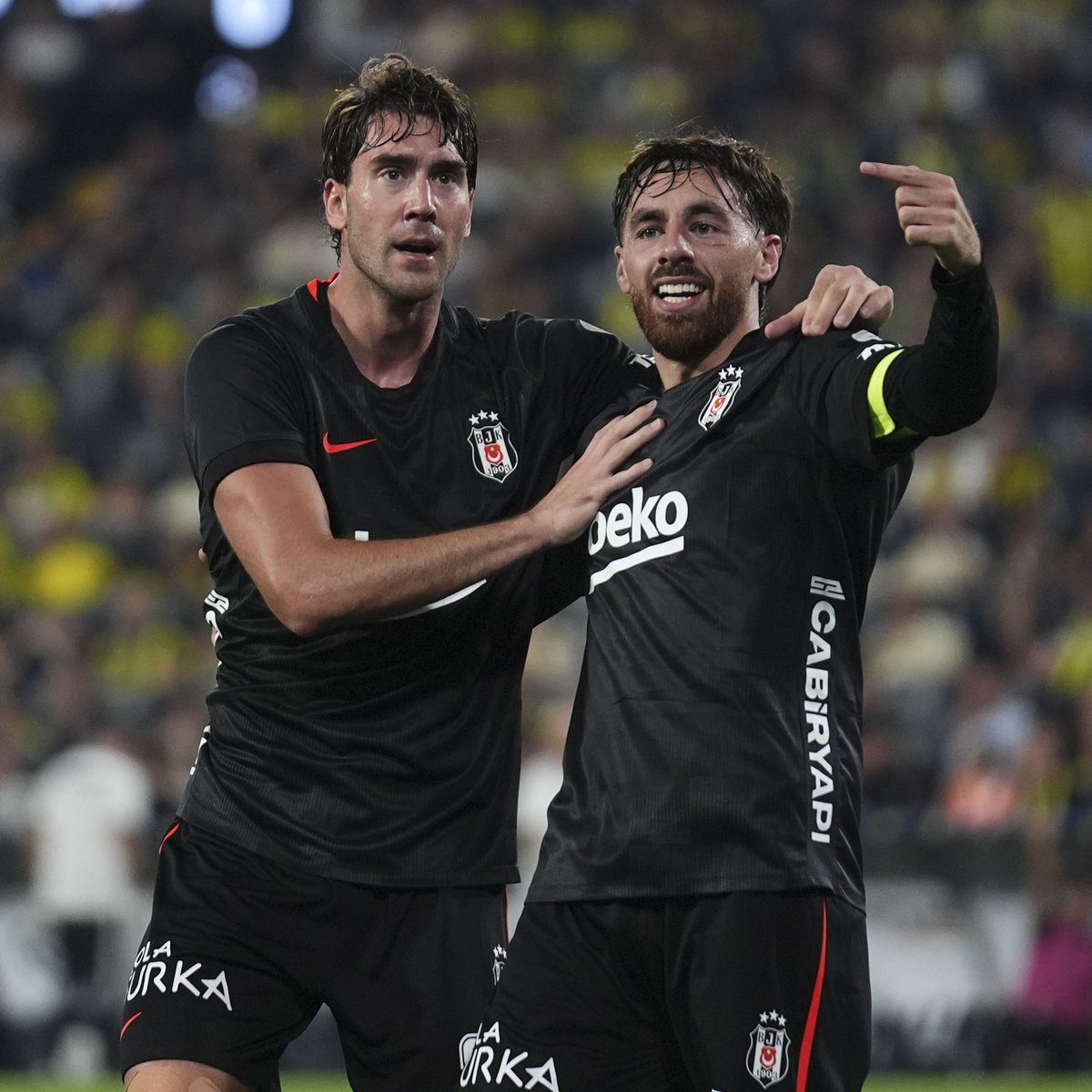 bpthaber's tweet photo. Dusan Vlahovic: "Geldiğimden beri söylüyorum, Orkun Kökçü bir dünya yıldızı. Dört gol attıysam onun sayesindedir.

Messi gibi asist yaptı bugün." https://t.co/RV7F0IXP6r
