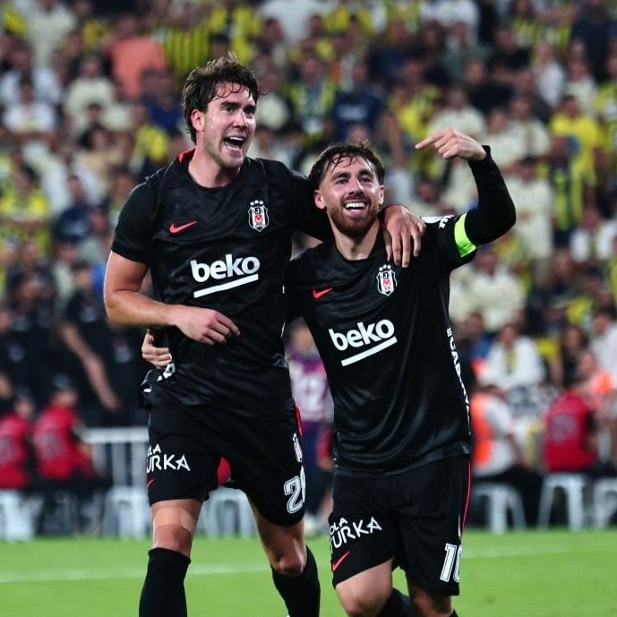 CokSevdikkBeAbi's tweet photo. Dusan Vlahovic: "İlk geldiğimden beri her yerde söyledim, herkes bana içten davrandı. Bunun için teşekkür ediyorum.

Söylemeye gerek yok, Orkun Kökçü bir dünya yıldızı ve onun sayesinde 4 gol attım. Messi gibi bir asist yaptı bana. Onunla oynadığım için çok şanslıyım.

İyi gidiyoruz. Sezon boyunca yarışmacı olmak istiyorsak böyle devam etmemiz lazım."