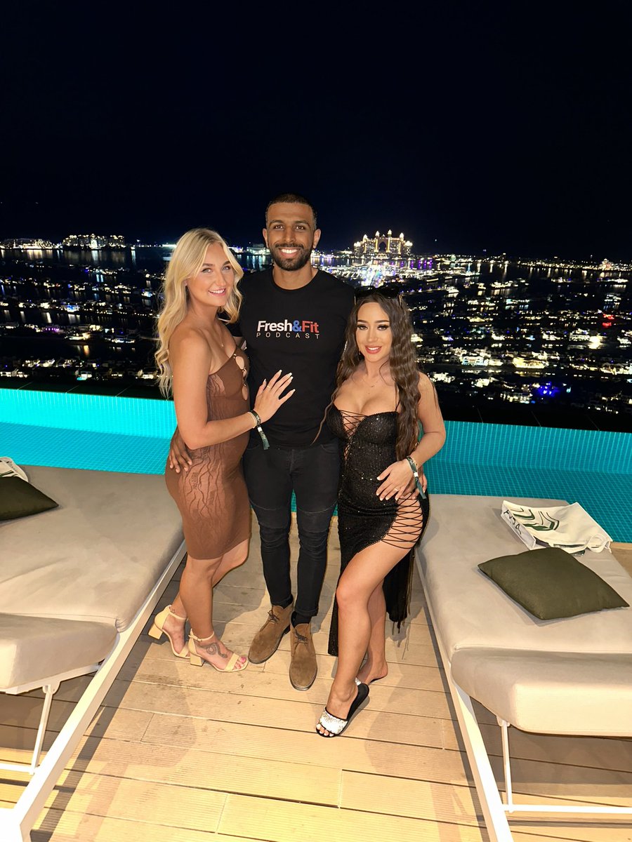 TheOSSGeneral's tweet photo. This Bitch has to use AI to make it look like Myron only fucks fat bitches. She’s just mad Myron ignored her ass on stream and embarrassed her. All of these women in this thread are objectively hotter than you @miamaxxer 
@MyronGainesX https://t.co/laaqFoWnZK