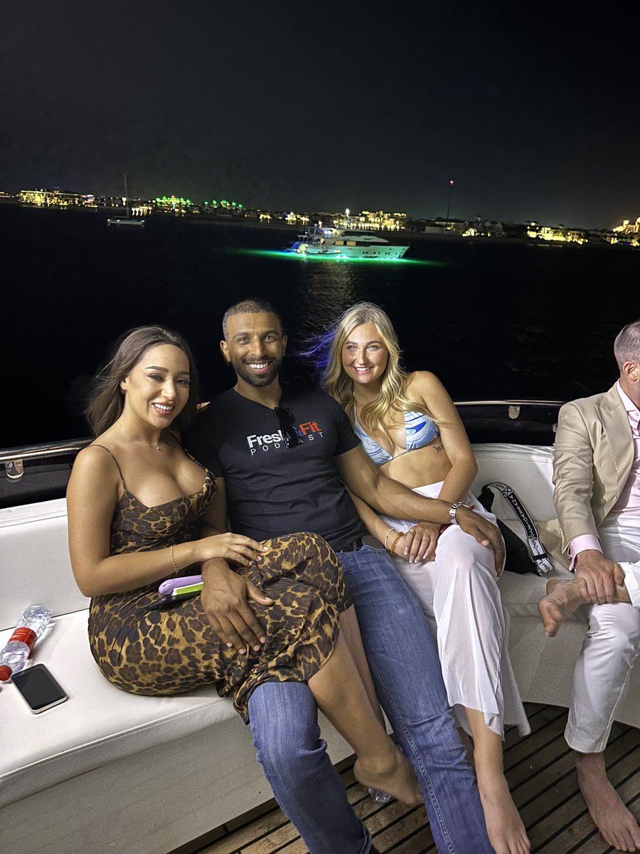 TheOSSGeneral's tweet photo. This Bitch has to use AI to make it look like Myron only fucks fat bitches. She’s just mad Myron ignored her ass on stream and embarrassed her. All of these women in this thread are objectively hotter than you @miamaxxer 
@MyronGainesX https://t.co/laaqFoWnZK