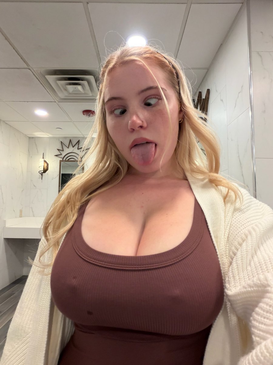 fullblownblonde's tweet photo. Hey silly ;) https://t.co/L5KevuDZ29