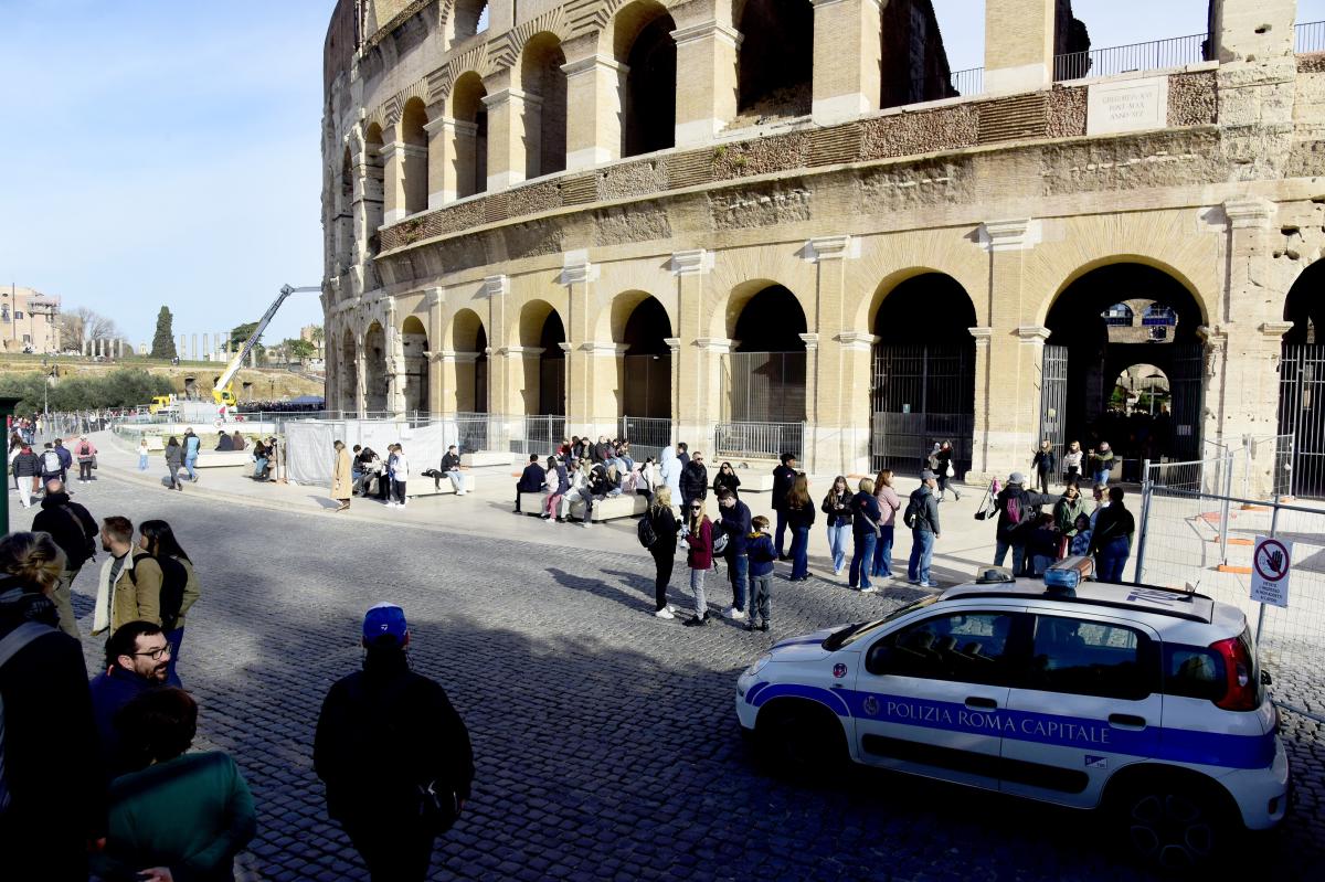 nypost's tweet photo. Rome declares 'red zone' around the Colosseum, adding extra security amid rising crime https://t.co/BRJrunVR2h https://t.co/CnzNPvsO0G