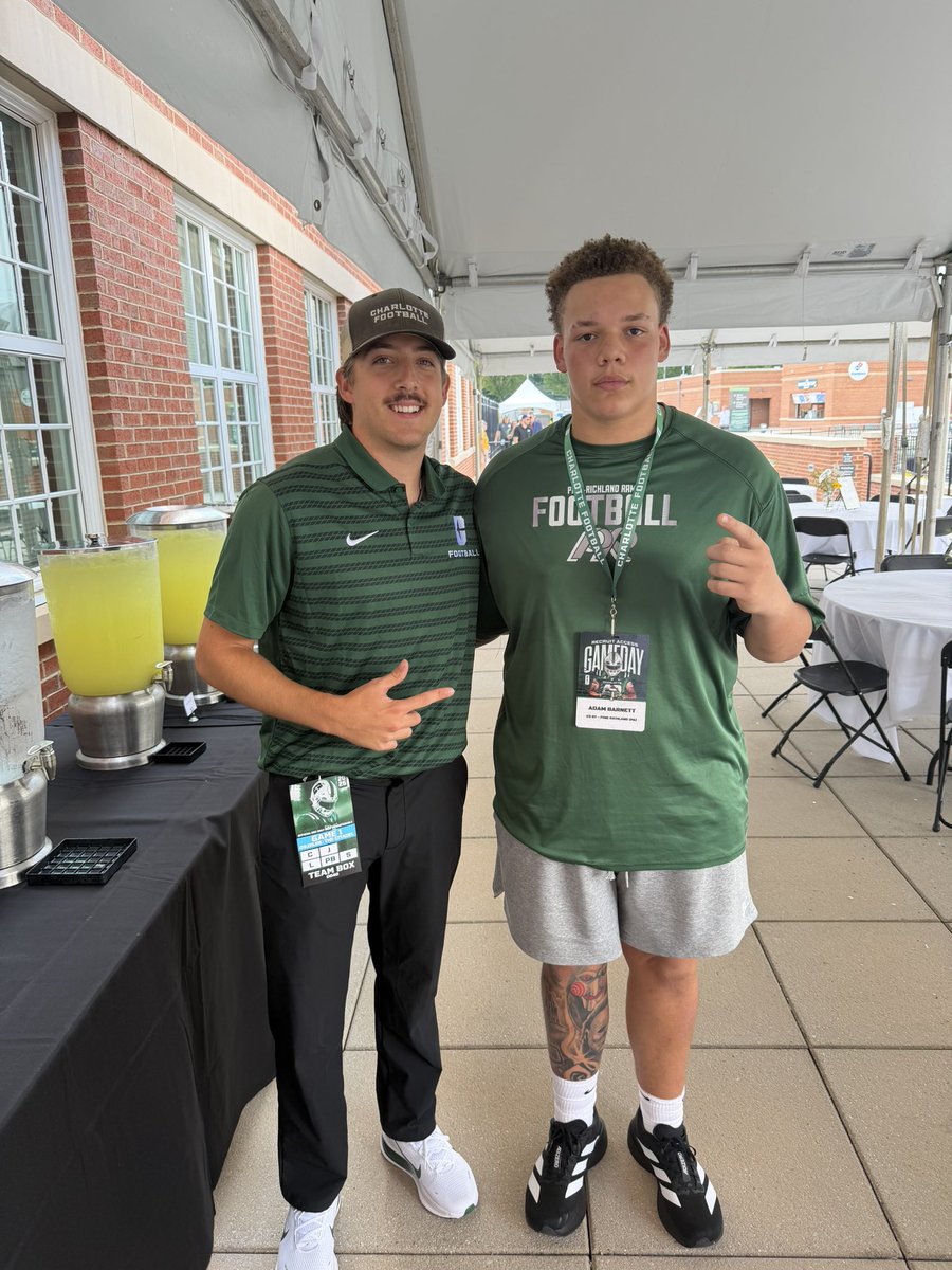 AdamBarnettjr's tweet photo. Blessed to receive and offer from charlotte university 
@Coach_LeDonne 
@7Twice 
@210ths 
@Mike_Mack58 
@_javersa9 
@DAWGHZERECRUITS https://t.co/Lw1bajseTI