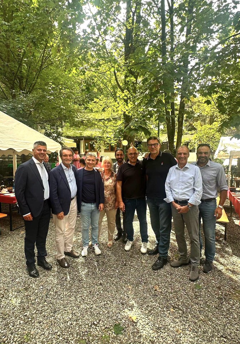 MassimoSertori_'s tweet photo. All’apertura della storica #SagradeiCrotti a #Chiavenna con il Ministro #Giorgetti, il Presidente #Fontana, il primo cittadino di Chiavenna Della Bitta e tanti #Sindaci. Valorizzare le tradizioni significa custodire l’identità dei nostri territori e l'anima delle nostre comunità! https://t.co/wTWqRsXCoP