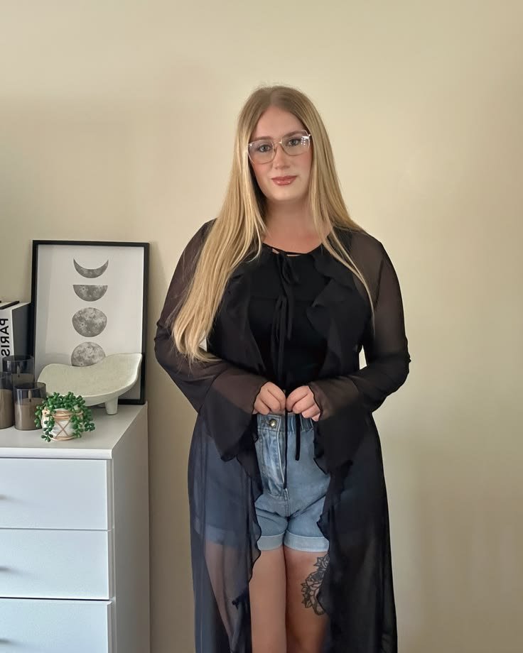 courteneyjanee's tweet photo. 🖤🖤 https://t.co/SNiqKDUJFX
