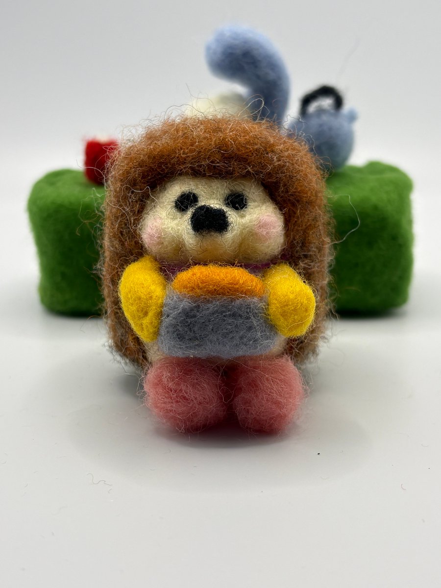 mandzipop's tweet photo. Marge, my little baking needle-felted hedgehog. https://t.co/fEMzWNR75V