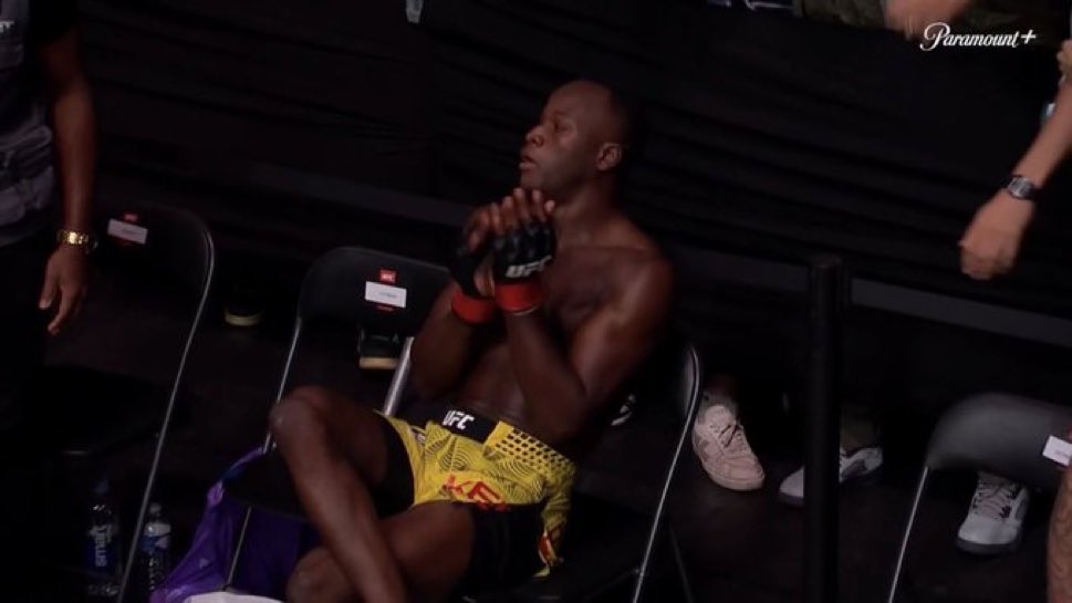 DovySimuMMA's tweet photo. What a celebration 👏😂😂

#UFCParis https://t.co/PZgCKWev5v