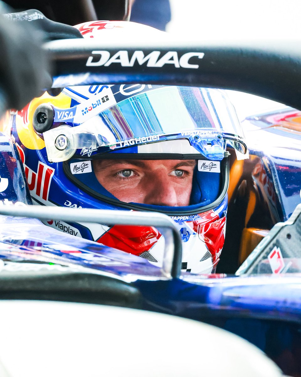 VerstappenCOM's tweet photo. Love seeing the season helmet back out on track 😍

#ItalianGP https://t.co/m33Fhgy11w