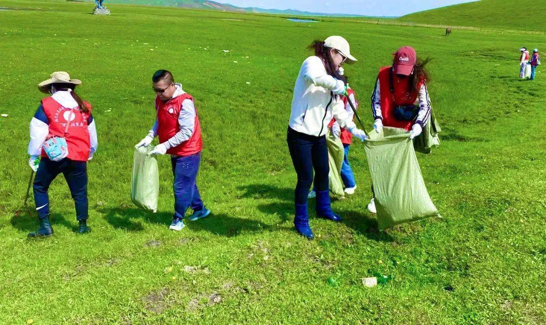 naara_v's tweet photo. Join our neighborhood clean-up this Saturday 10AM at Central Park! Bring gloves u0026 water, help spruce up our community. Free snacks provided—see you there!， https://t.co/cLNxEvCntE