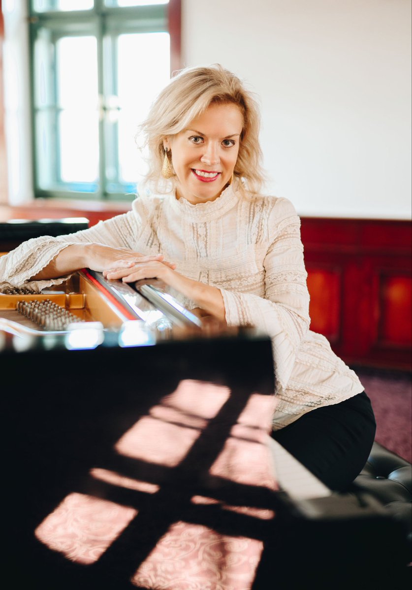 kernolga1's tweet photo. Prior to my recital at the Ravinia Festival, I will give a masterclass to talented young pianists at the Chicago Steinway Gallery.
#OlgaKern #Chicago #pianomasterclass https://t.co/a9qLCi9YTt