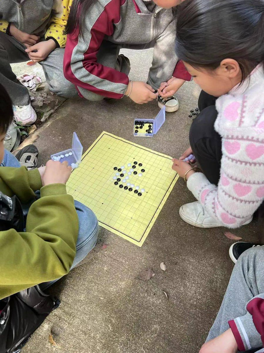MoonGranerjki's tweet photo. [Playing chalk tic-tac-toe with my 5-year-old – laughter, tiny feet, and way too many won marks. Best Friday night ever! ] https://t.co/OCoF2aCr4p