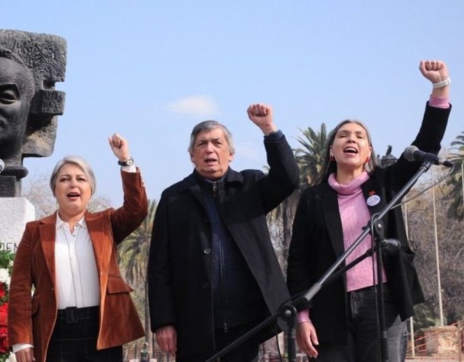 cherrAL62's tweet photo. El Partido Comunista ha pasado más de 50 años prostituyendo la verdad. Quieren hacer creer que Pinochet, un día de la nada decidió tomarse el poder simplemente por que se le antojó. Allende ya para comienzos de 1972 tenía hecho  💩  Chile. https://t.co/i5uJiEmNCR