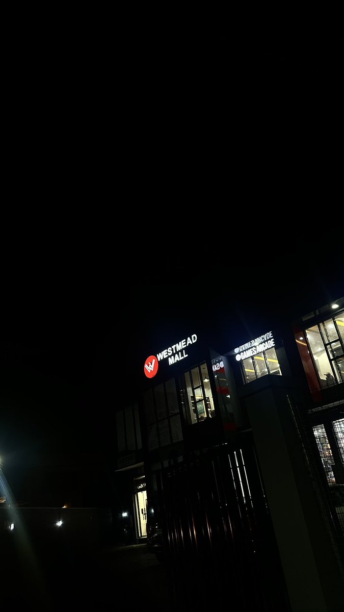 Olaolu_olaniyi's tweet photo. Fully stocked, Westmead Mall, Samonda has everything on your everyday list; and then some.
Followed the lead of some creative who put me on, and I was not disappointed. If youโre around Samonda/Ibadan, this is your one-stop spot. ๐๏ธ
#WestmeadMall
#Samonda
#EverydayNeeds https://t.co/Sj5JD1LWcX