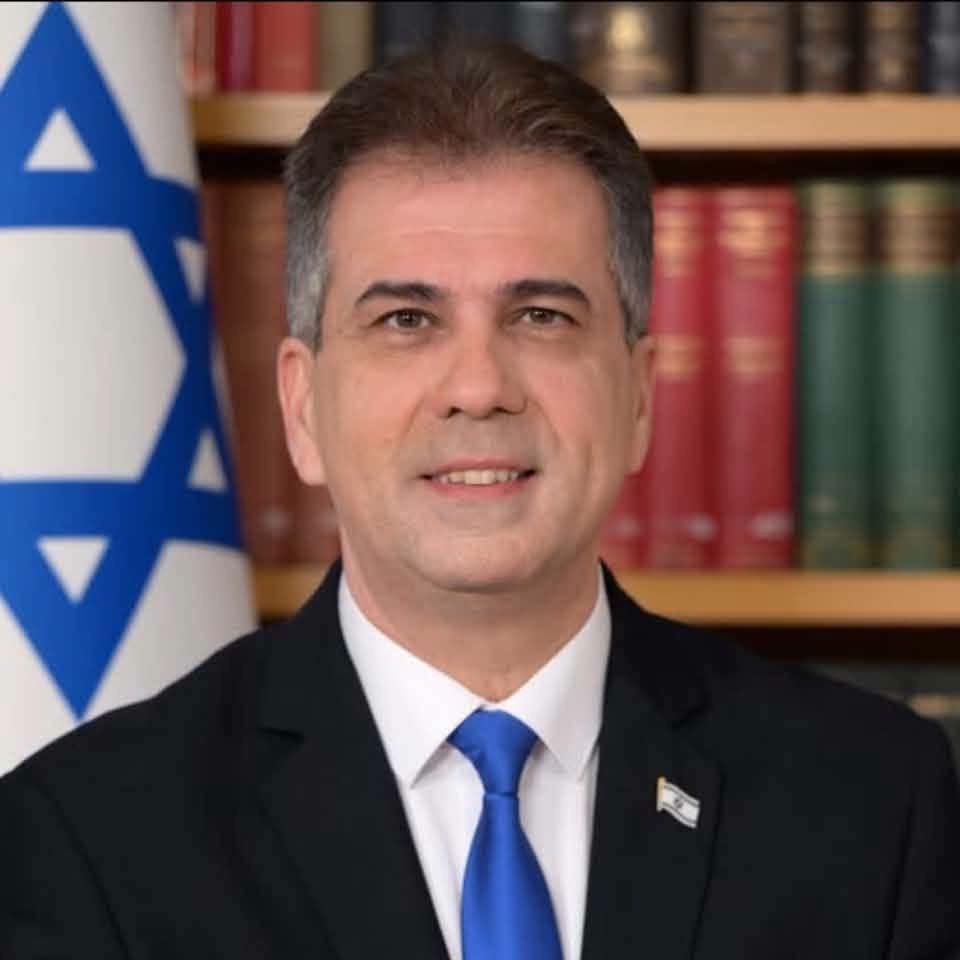 Sarahsa09309757's tweet photo. 🖲ALERTE INFO :

🇫🇷🇮🇱 AFFAIRE BARROT : PREMIÈRE RÉACTION D’UN MINISTRE ISRAÉLIEN*

Après les propos particulièrement graves du ministre français des Affaires étrangères Jean-Noël Barrot, Eli Cohen, ministre israélien de l’Énergie et des Infrastructures et membre du cabinet politico-sécuritaire, réagit :

« Les propos du ministre français des Affaires étrangères donnent un encouragement au terrorisme et à ceux qui ont assassiné, massacré, violé et enlevé des citoyens israéliens le 7 octobre.*

*C’est un effondrement moral.*

L’État d’Israël continuera à combattre avec force nos ennemis et ne permettra jamais la création d’un État palestinien qui mettrait en danger la sécurité d’Israël. »

Il s’agit de la première réaction d’un ministre israélien aux déclarations de Jean-Noël Barrot.
@jnbarrot @francediplo @elicoh1
