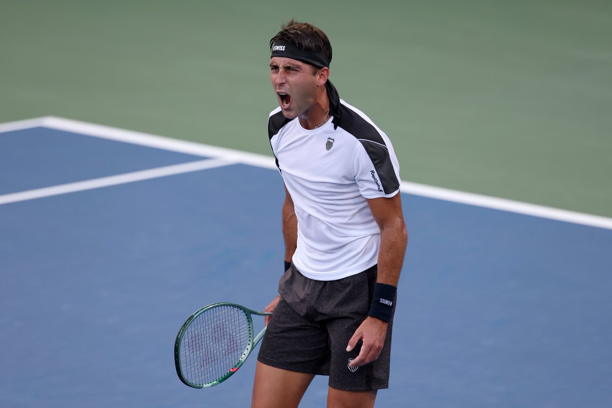 gonzaloferreyr's tweet photo. Argentina vuelve a tener dos representantes en los octavos de final del US Open por primera vez en nueve años (Del Potro y Schwartzman en 2017).

¿El tenis argentino murió? Jajaja. https://t.co/Z0Ff3A8yJm