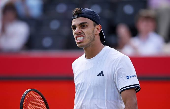 GameSetAndTalk's tweet photo. FRANCISCO CERUNDOLO S’OFFRE TAYLOR FRITZ 💥🇦🇷

Mené 2 sets à 0, l’Argentin renverse le N°10 mondial en 5 manches (3-6, 4-6, 6-3, 6-4, 6-4) et rallie les 1/8 de finale à l’US Open 🇺🇸 pour la première fois de sa carrière !!! 🔥

Nouveau top 10 éliminé… https://t.co/YkmDcXFz2d