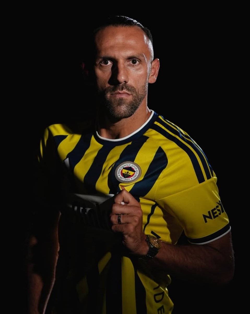 Musteuro's tweet photo. X: Abi lewandowski gelmesin beli dönmüyor ya 
#FBvBJK https://t.co/R7zVeBMVTt